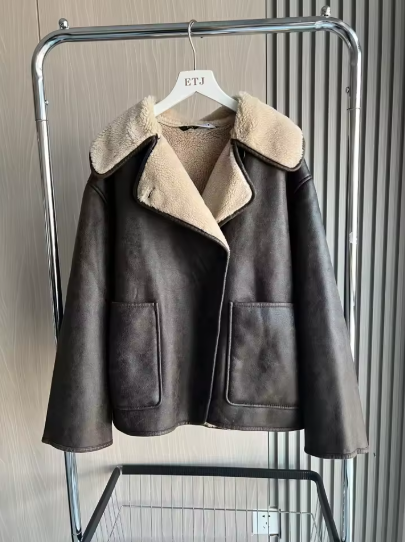 Women's Oversized Shearling Jacket - Double-Sided Fleece Collar